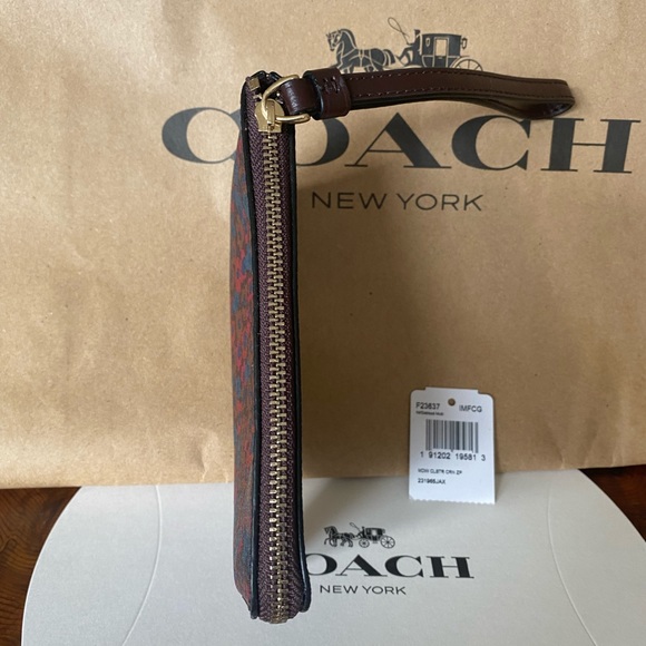 NWT- Authentic Coach Floral Canvas Wristlet - Picture 4 of 7